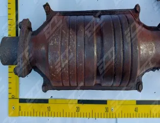 Katalyzátor Honda 7+8 strips on cover / 3+4 directly on catalytic converter without probe (diesel looks similar and is 10x cheaper)